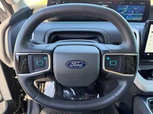 Used 2025 Ford Expedition Active image 14