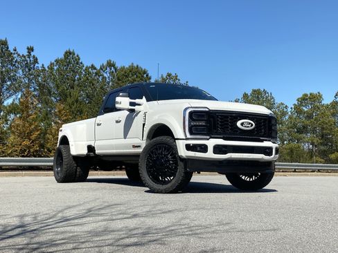 Used 2026 Ford F450 Platinum w/ FX4 Off-Road Package image 2