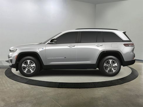 New 2024 Jeep Grand Cherokee Limited 4xe w/ Luxury Tech Group II image 3