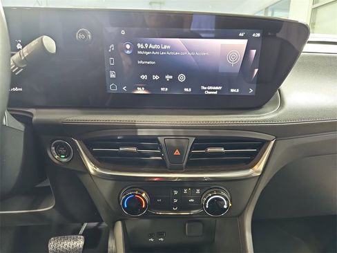 Used 2024 Buick Encore GX Preferred image 26