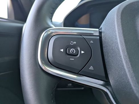Certified 2025 Volvo XC40 B5 Core AWD/4WD image 33