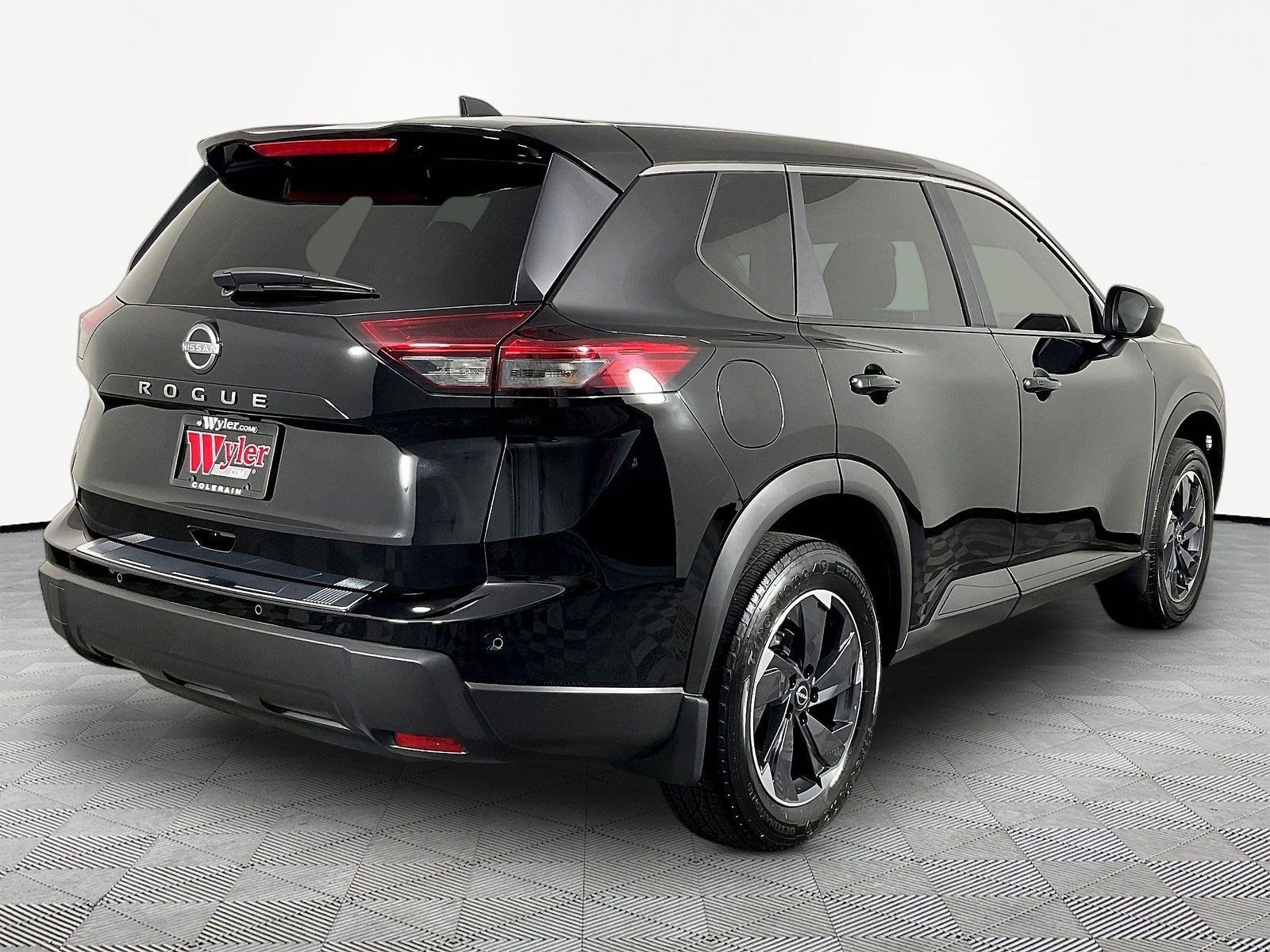Certified 2026 Nissan Rogue SV FWD image 6