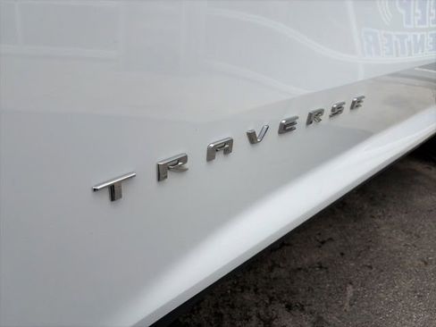 Used 2025 Chevrolet Traverse LT AWD/4WD image 7