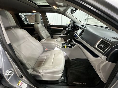 Used 2015 Toyota Highlander XLE image 30