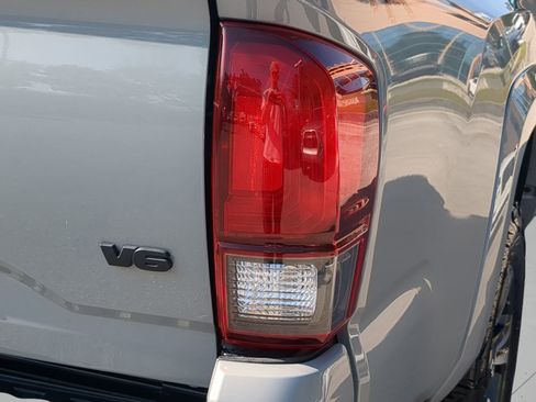 Used 2019 Toyota Tacoma TRD Sport image 37