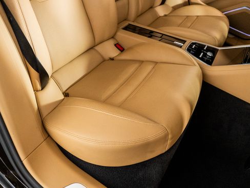 Used 2022 Porsche Panamera 4 Platinum Edition image 33