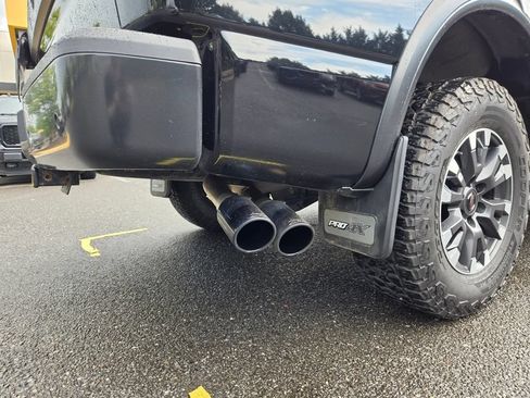 Used 2021 Nissan Titan PRO-4X w/ Pro-4x Convenience Package AWD/4WD image 10
