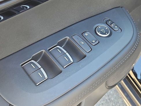 Used 2025 Acura ADX FWD image 17