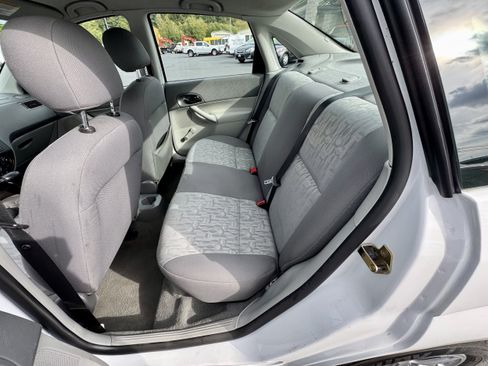 Used 2005 Ford Focus ZX4 Sedan FWD image 11