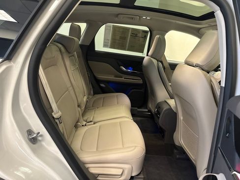 Used 2023 Lincoln Corsair Reserve w/ Equipment Group 202A AWD/4WD image 17