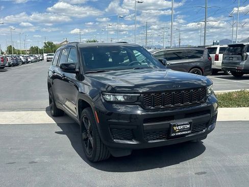 Used 2024 Jeep Grand Cherokee L Altitude AWD/4WD image 29
