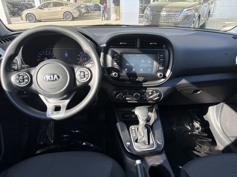 Used 2020 Kia Soul LX image 3