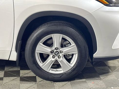 Used 2023 Toyota Highlander L image 23