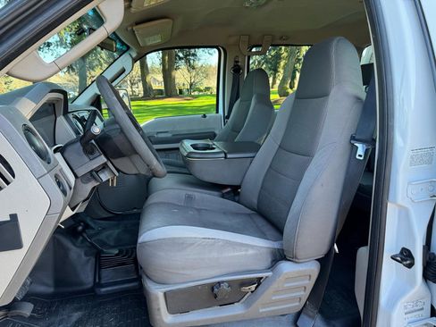 Used 2010 Ford F550 4x4 Crew Cab Super Duty image 10