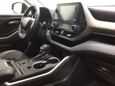 Used 2022 Toyota Highlander XLE image 26