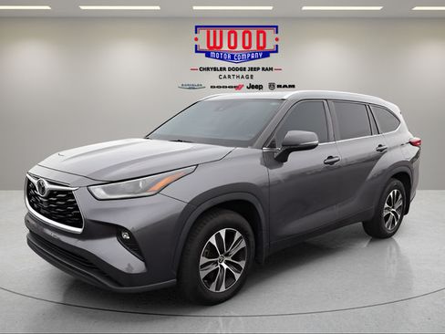 Used 2021 Toyota Highlander XLE AWD/4WD image 11