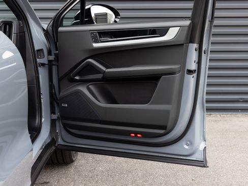 Certified 2026 Porsche Cayenne Coupe image 32