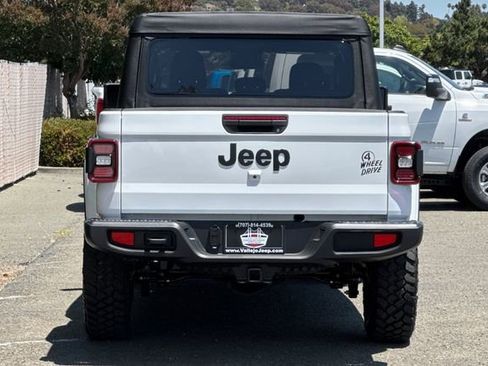 New 2025 Jeep Gladiator Willys image 5
