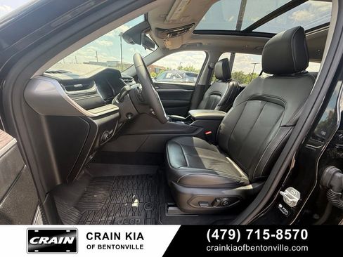 Used 2023 Jeep Grand Cherokee L Limited w/ Luxury Tech Group II AWD/4WD image 21