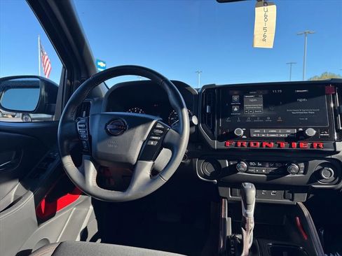 Used 2025 Nissan Frontier Pro-X image 12