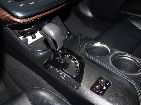 Used 2013 Toyota Avalon XLE FWD image 22