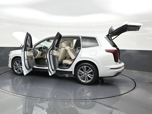 Used 2024 Cadillac XT6 Premium Luxury FWD image 35