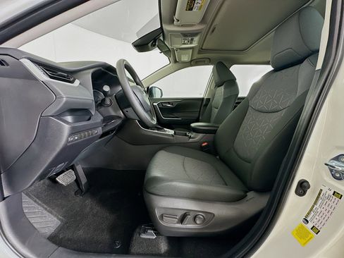 Used 2025 Toyota RAV4 XLE w/ Convenience Package image 13