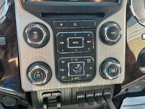 Used 2016 Ford F350 Platinum w/ Platinum Package AWD/4WD image 22