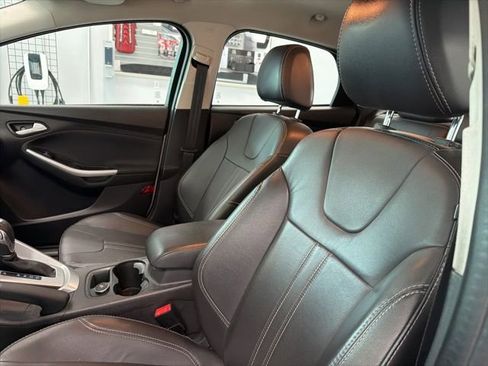 Used 2014 Ford Focus SE w/ Equipment Group 201A FWD image 15