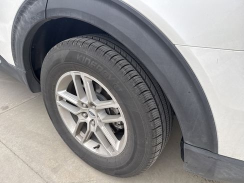 Used 2025 Ford Explorer Active w/ Active Comfort Package image 8