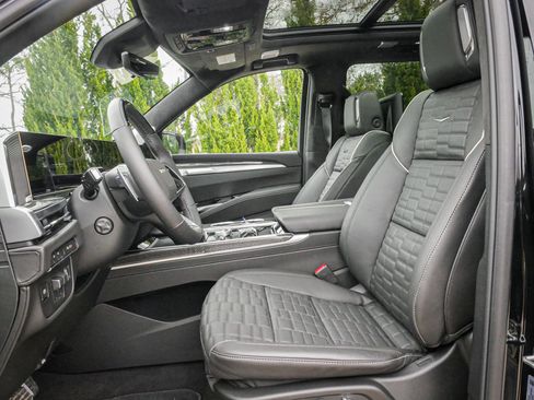 Used 2026 Cadillac Escalade ESV V image 7