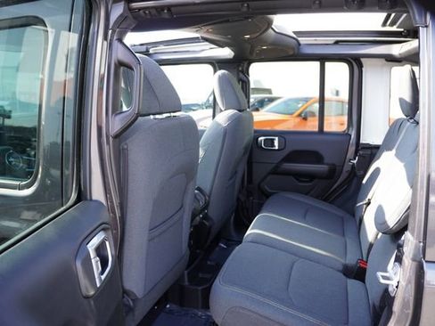 Certified 2025 Jeep Wrangler Unlimited Sahara w/ Safety Group image 18