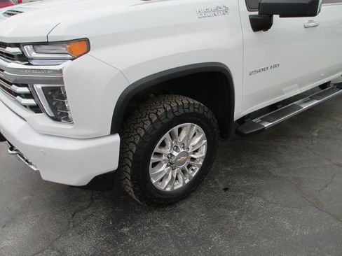 Used 2023 Chevrolet Silverado 2500 High Country image 12