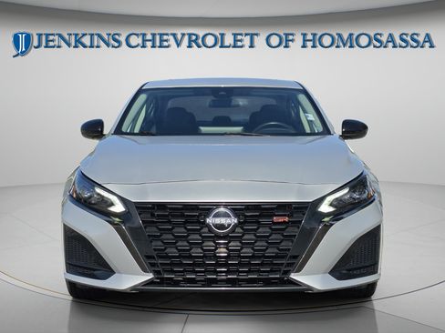 Used 2024 Nissan Altima 2.5 SR w/ SR Premium Package FWD image 12