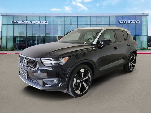 Used 2020 Volvo XC40 T5 Momentum w/ Protection Package Premier AWD/4WD image 1