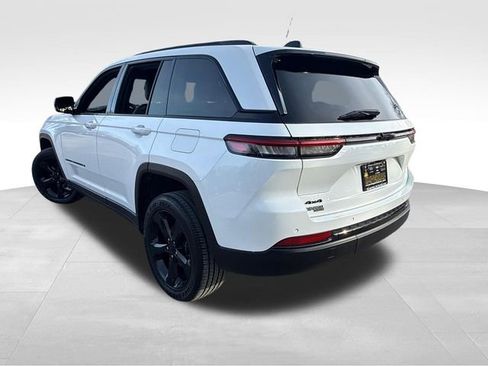 Used 2023 Jeep Grand Cherokee Altitude AWD/4WD image 9