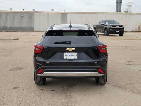 Used 2025 Chevrolet Trax LT FWD image 7