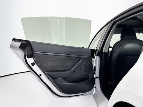 Used 2021 Tesla Model 3 Long Range image 25