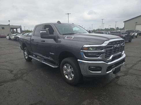 Used 2025 RAM 2500 Big Horn AWD/4WD image 3