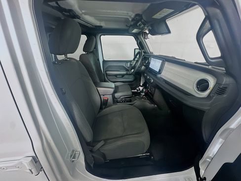 Used 2024 Jeep Wrangler Unlimited Sahara AWD/4WD image 30