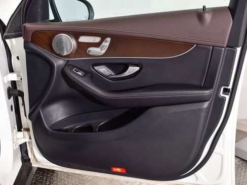 Used 2018 Mercedes-Benz GLC 300 4MATIC image 26