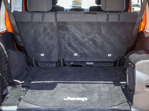 Used 2012 Jeep Wrangler Unlimited Rubicon w/ Connectivity Group AWD/4WD image 8