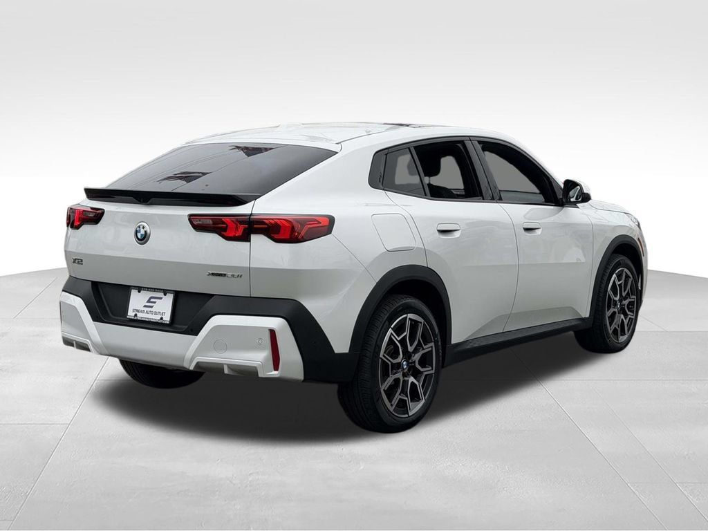 Used 2026 BMW X2 xDrive28i AWD/4WD image 9