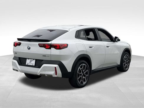 Used 2026 BMW X2 xDrive28i AWD/4WD image 9
