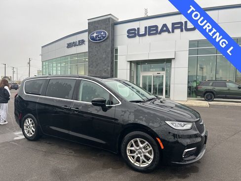 Used 2024 Chrysler Pacifica Touring-L image 1