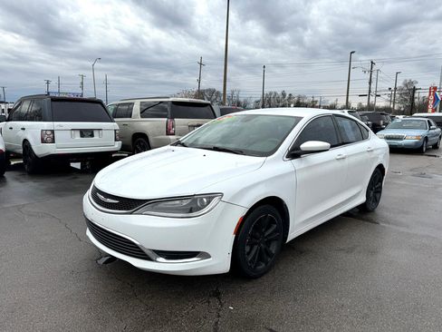 Used 2016 Chrysler 200 Limited image 7