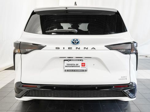 Used 2021 Toyota Sienna XSE image 5