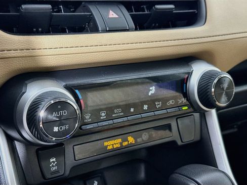 Certified 2022 Toyota RAV4 XLE w/ Convenience Package AWD/4WD image 13