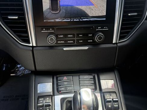 Used 2017 Porsche Macan Turbo image 14