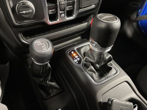 Used 2024 Jeep Gladiator Sport image 24